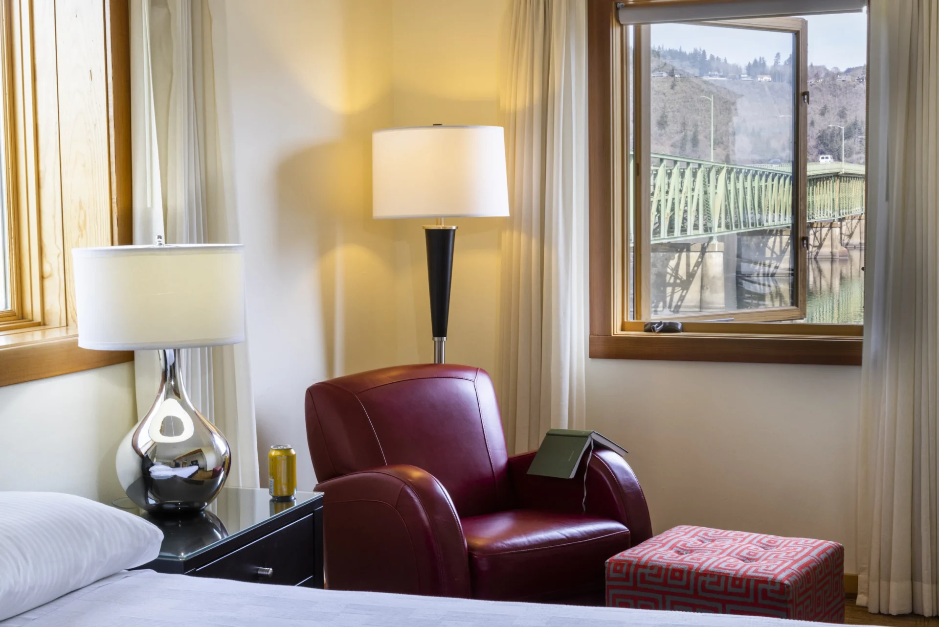 Hood River Inn Riverside Suites